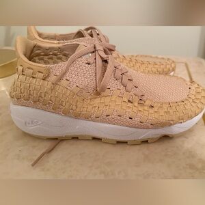 Nike Air Footscape Woven
Sesame (Women's) Woven Sneakers in Sesame Yellow